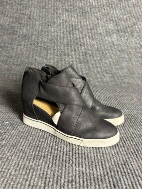 Maurices Black Crisscross Cutout Wedge Sneaker Booties Size 10